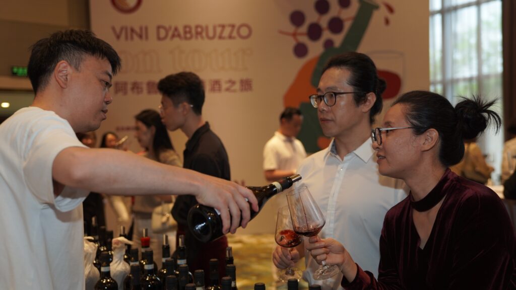 il vino abruzzese in Cina con Wine Channel e il Consorzio di Tutela dei Vini d'Abruzzo