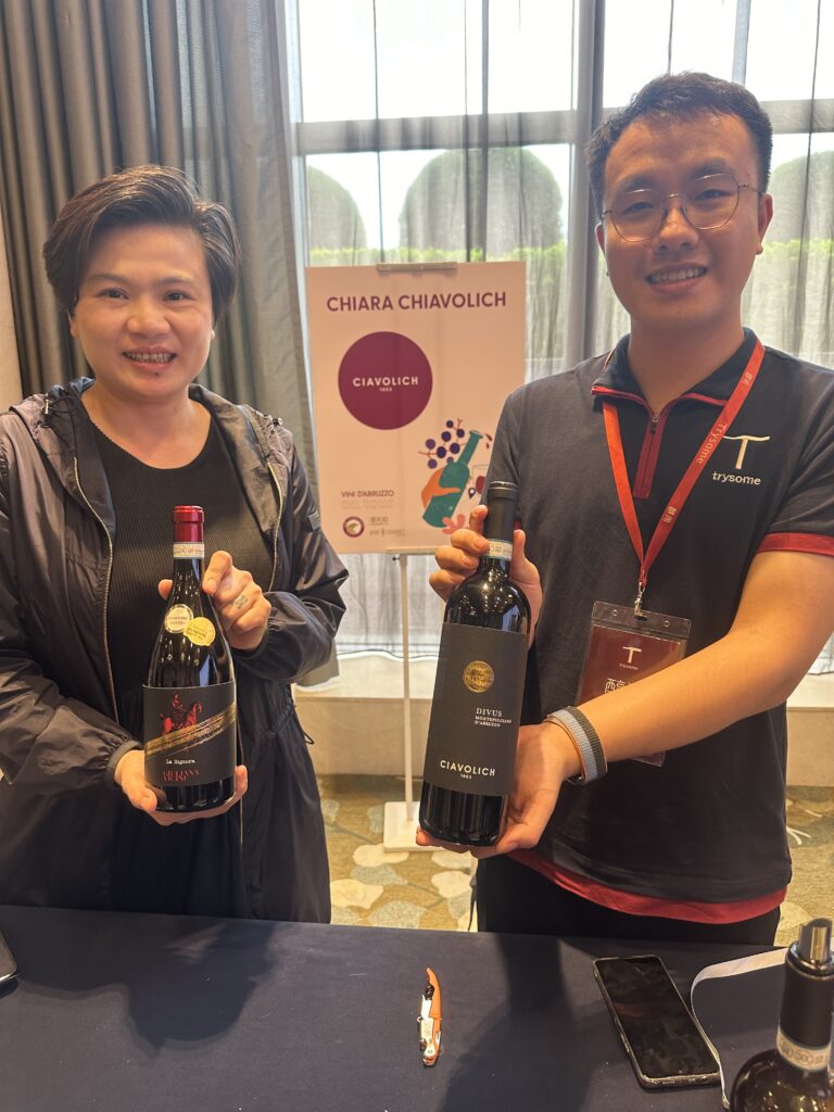 wine tasting vino abruzzese in Cina con Wine Channel e il Consorzio di Tutela dei Vini d'Abruzzo